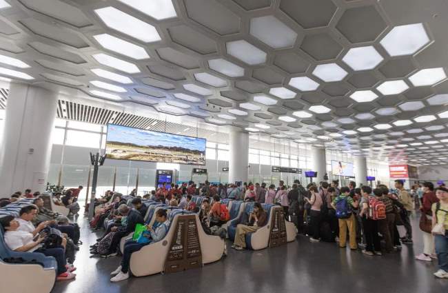 第一户外传媒-舟山普陀山机场屋顶灯箱广告