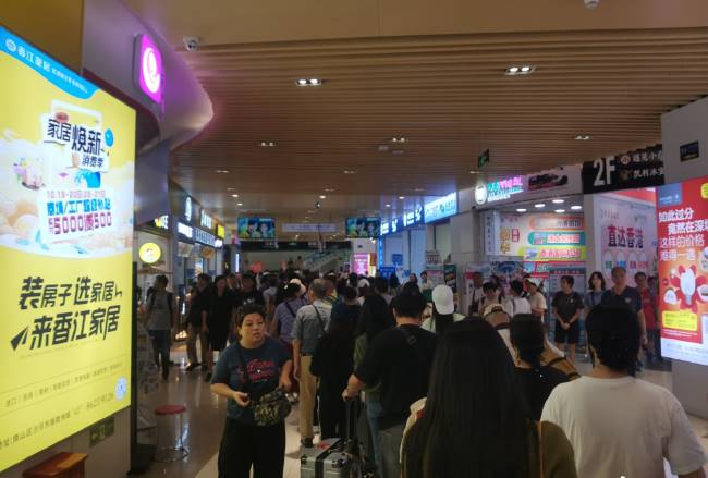 第一户外传媒-深圳莲塘口岸灯箱广告