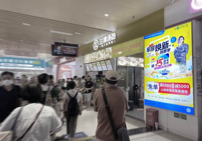 第一户外传媒-深圳莲塘口岸墙面灯箱广告