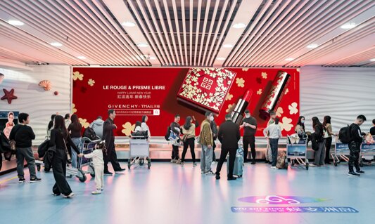 第一户外传媒-三亚凤凰机场T1国内到达行李厅背墙墙体灯箱