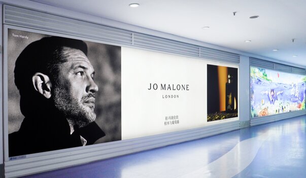 第一户外传媒-三亚凤凰机场T1国内到达行李厅出口墙体灯箱