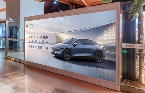 第一户外传媒-三亚凤凰机场T1西扩国内到达通廊双面灯箱