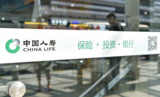 第一户外传媒-三亚凤凰机场玻璃防撞条广告