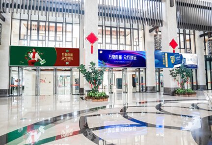 第一户外传媒-三亚凤凰机场贵宾楼接待大厅出入口高空灯箱