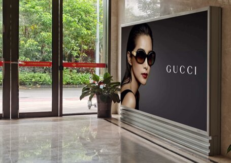 第一户外传媒-三亚凤凰机场贵宾楼到达通道墙体灯箱