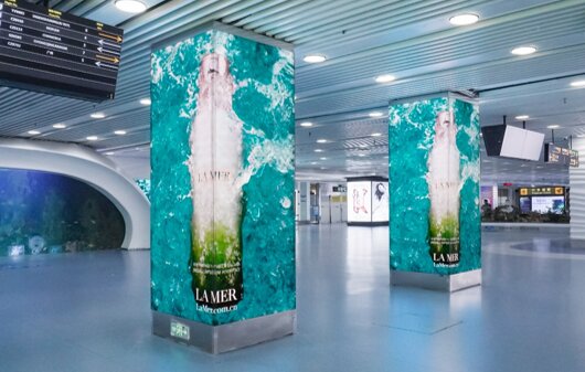 第一户外传媒-三亚凤凰机场T1国内到达行李厅中央通道LED包柱