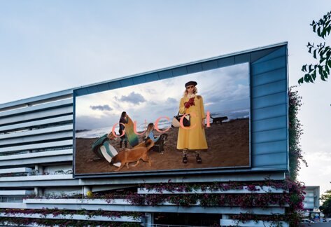 第一户外传媒-三亚凤凰机场停车楼东面墙体LED屏