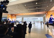 中原高铁枢纽郑州东站到达出口天幕包柱大屏的视觉奇观效应