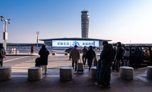 第一户外传媒-青岛胶东国际机场户外LED大屏广告