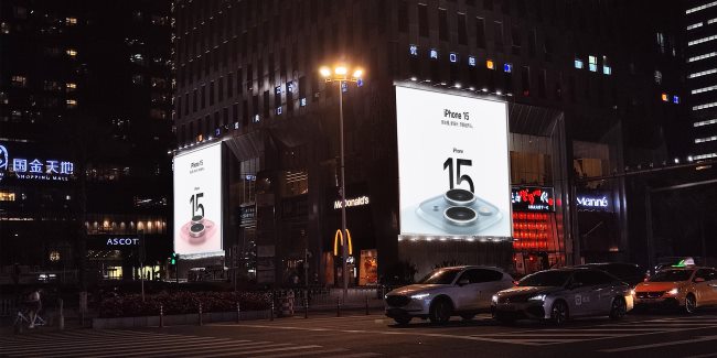 第一户外客服-广州富力盈凯广场户外灯箱广告