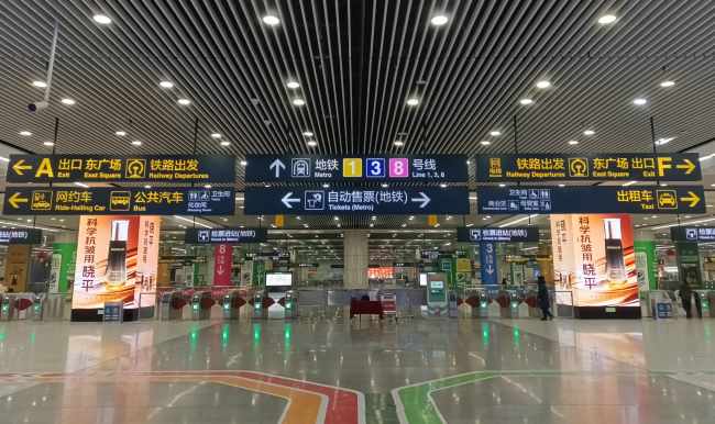 第一户外传媒-青岛北站LED包柱大屏广告