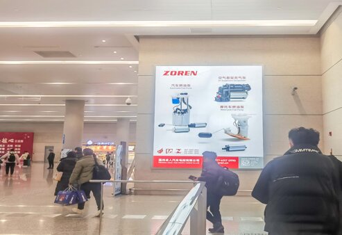 第一户外传媒-温州龙湾机场T2国内到达行李厅出口处灯箱