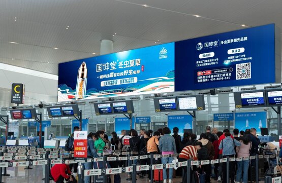 第一户外传媒-温州龙湾机场T2国内三层出发大厅值机岛LED屏