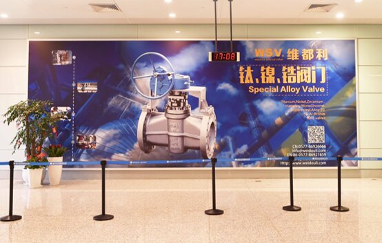 第一户外传媒-温州龙湾机场T1国际出发厅灯箱