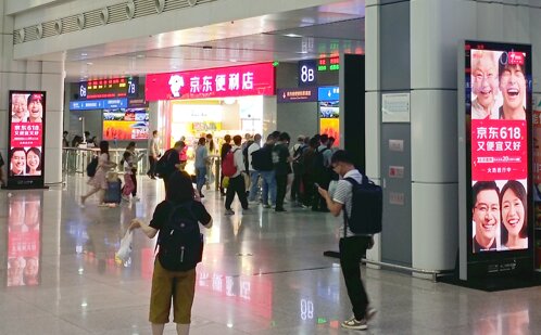 第一户外传媒-重庆北站候车大厅独立刷屏机