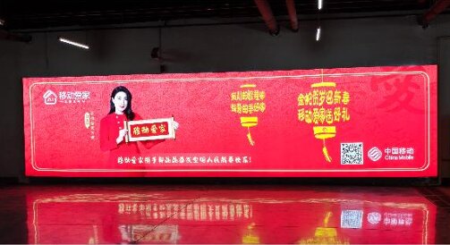 第一户外传媒-太原南站东广场停车场通道灯箱