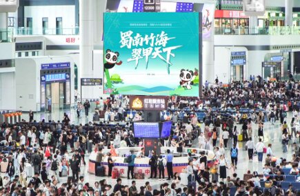 第一户外传媒-重庆西站候车大厅综合服务岛翼展LED屏
