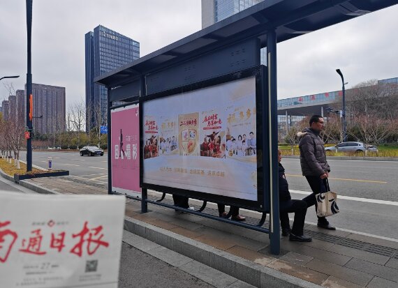 第一户外传媒-南通公交候车亭广告案例