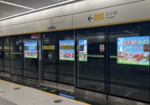 深圳地铁 3 连封灯箱：网络化布局的陪伴式传播载体