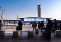 青岛胶东机场户外 LED 大屏：旅程起点的视觉门户