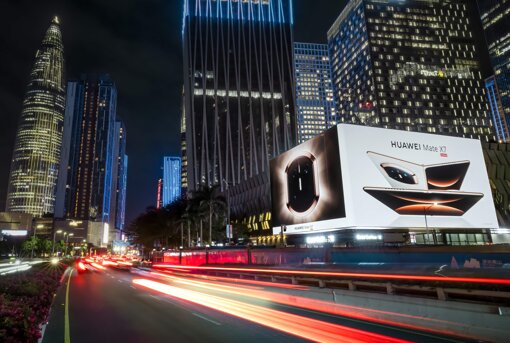 第一户外传媒-南山深圳湾万象城地标裸眼3D大屏