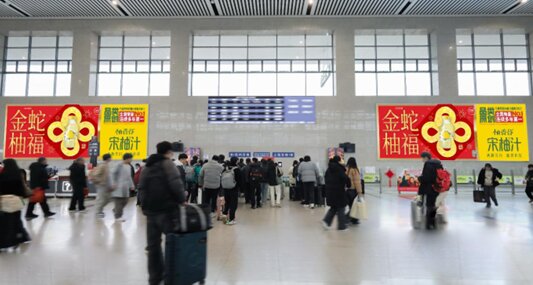 第一户外传媒-海宁西站候车室墙面灯箱