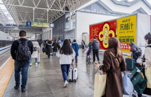 第一户外传媒-嘉兴南站站台看板