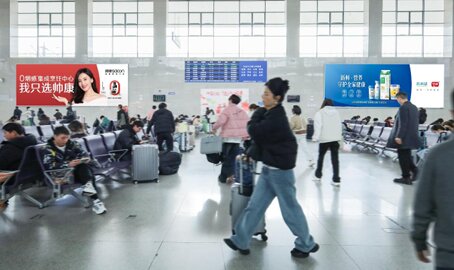 第一户外传媒-桐乡站候车室墙面灯箱