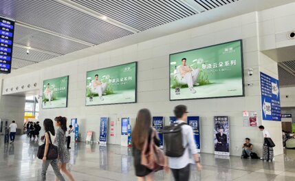 第一户外传媒-余姚北站候车大厅墙面灯箱