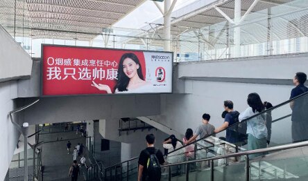 第一户外传媒-余姚北站站台层出站梯顶灯箱