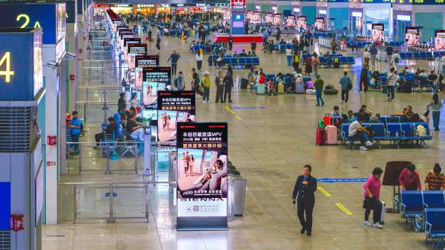 第一户外传媒-北京南站候车室LCD刷屏机广告