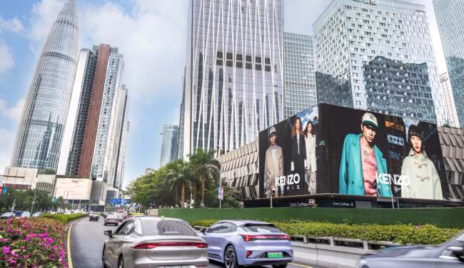 第一户外传媒-深圳湾万象城折角双面大屏广告