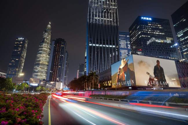 第一户外传媒-深圳万象城商圈LED大屏广告