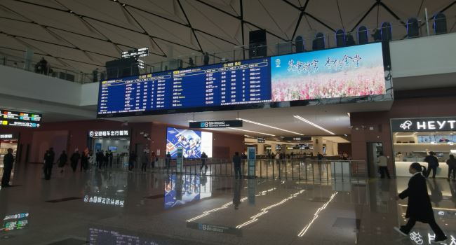 第一户外传媒-成都天府机场T2航站楼LED大屏广告