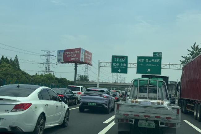 从昆山到园区：沪宁高速苏州段三个核心出口立柱大牌广告