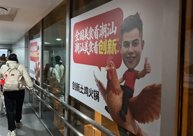 第一户外传媒-揭阳潮汕机场廊桥玻璃墙贴广告