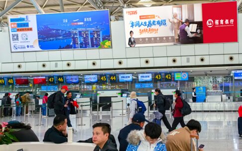第一户外传媒-济南遥墙机场值机台上方灯箱
