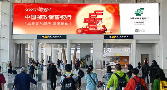 第一户外传媒-济南遥墙机场北指廊主通道上方灯箱