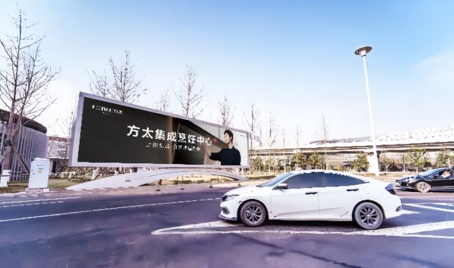 第一户外传媒-青岛胶东机场户外灯箱广告