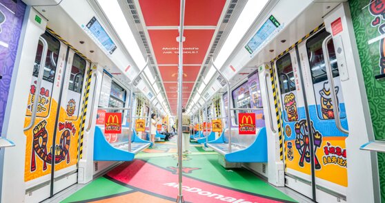 第一户外传媒-深圳地铁创意内包车广告