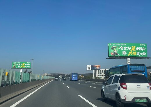第一户外传媒-广深沿江高速大牌广告案例