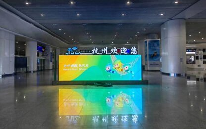 第一户外传媒-杭州东站到达大厅地铁口落地灯箱