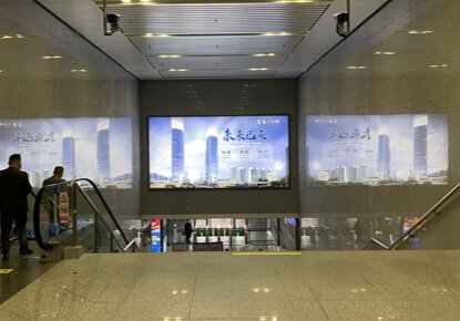 第一户外传媒-桐庐站出站厅门楣灯箱