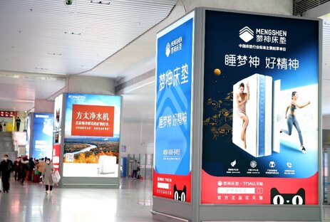 第一户外传媒-宁波站到达大厅四面包柱灯箱