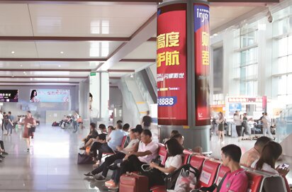 第一户外传媒-温岭站一楼候车大厅包柱灯箱