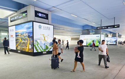 第一户外传媒-温岭站进出站口商业区包柱灯箱