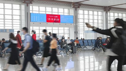 第一户外传媒-温岭站3号候车厅信息屏中央LED屏