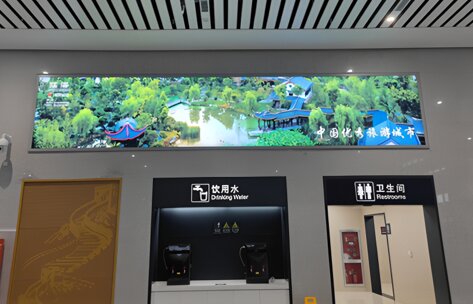 第一户外传媒-临海站候车室墙面灯箱