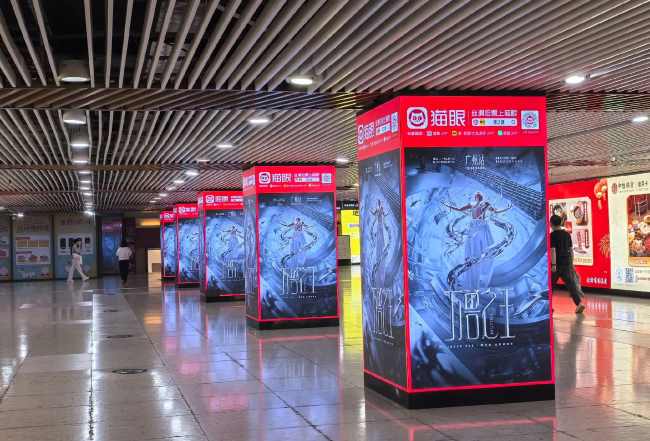 广州地铁珠江新城站换乘出入口通道实景图