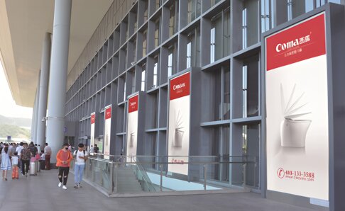 第一户外传媒-台州西站进站口立面灯箱